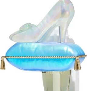 RARE! GORGEOUS DISNEY CINDERELLA GLASS SLIPPER ON A PILLOW PLUG IN Iridescent …